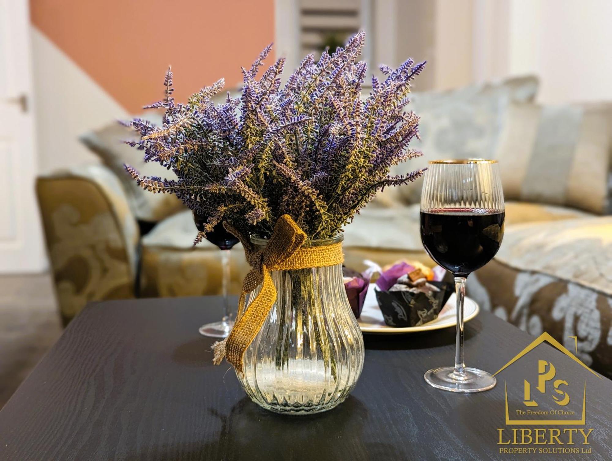 6 Guests * 4 Bedroom * Free Wi-Fi *Хантингдон Экстерьер фото
