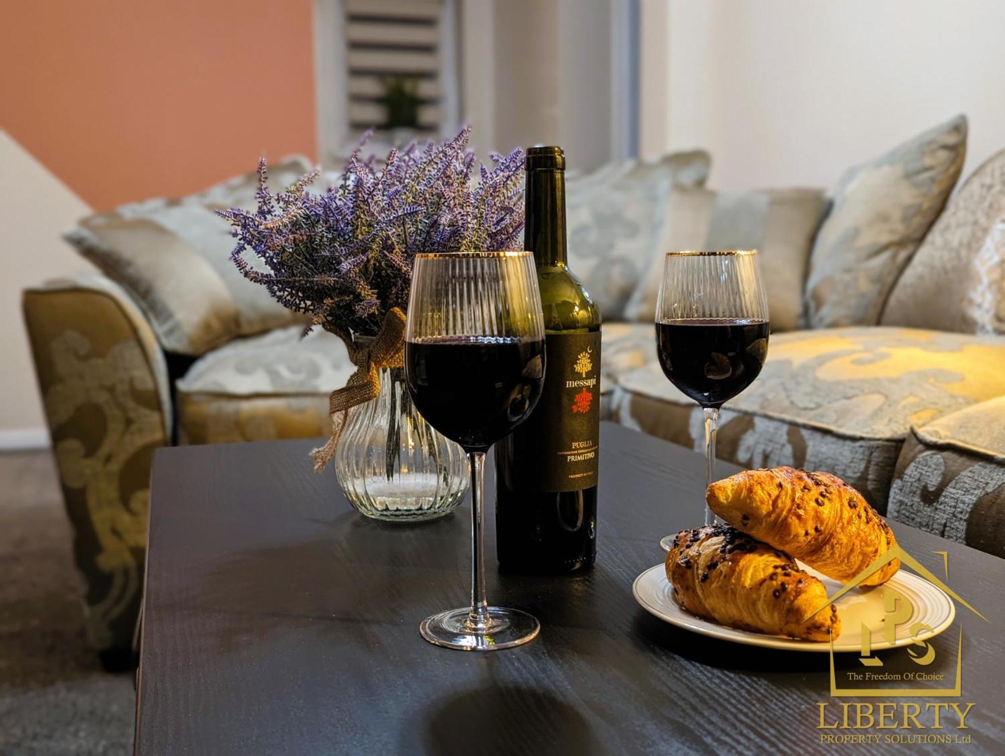 6 Guests * 4 Bedroom * Free Wi-Fi *Хантингдон Экстерьер фото