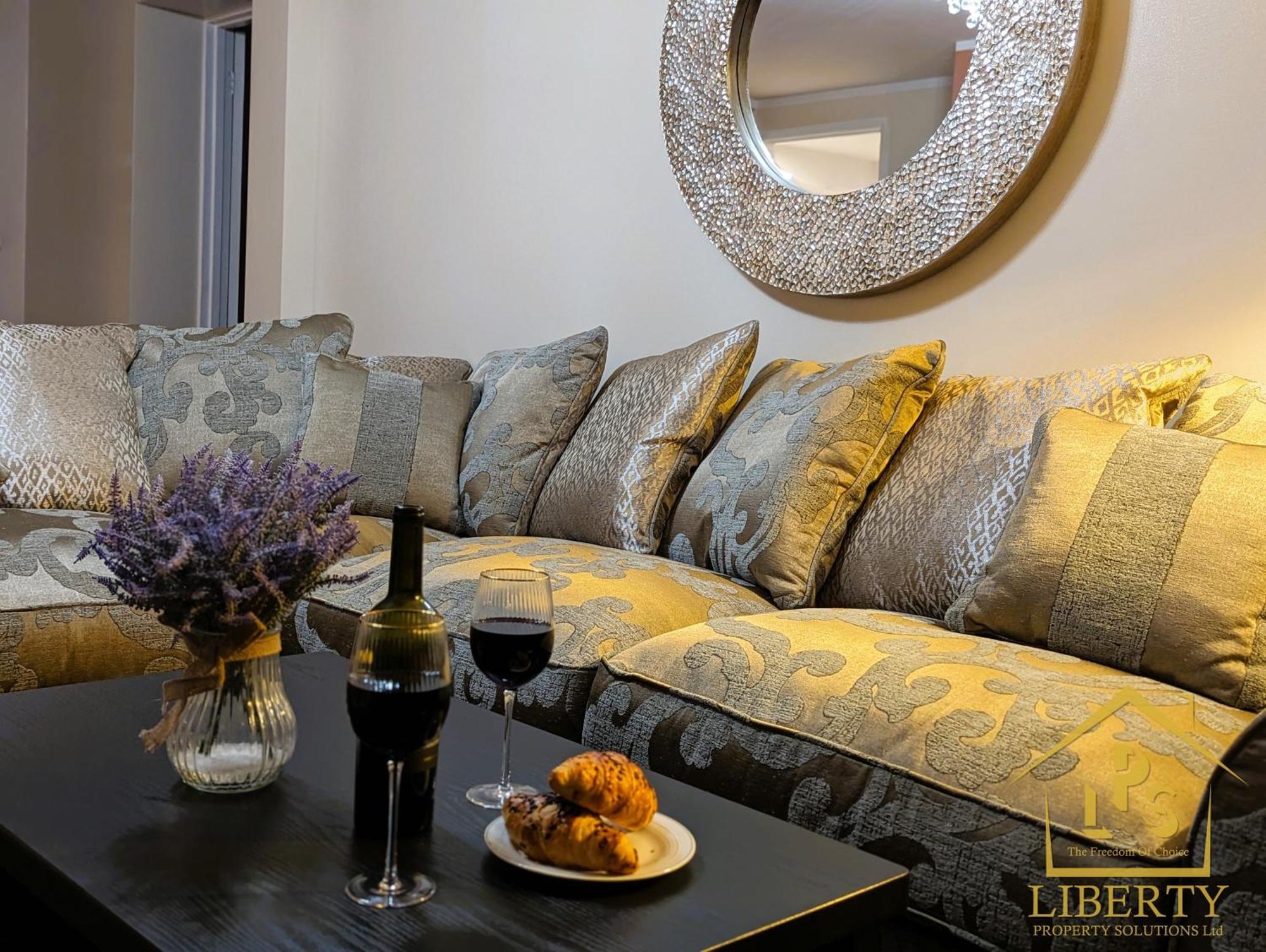 6 Guests * 4 Bedroom * Free Wi-Fi *Хантингдон Экстерьер фото