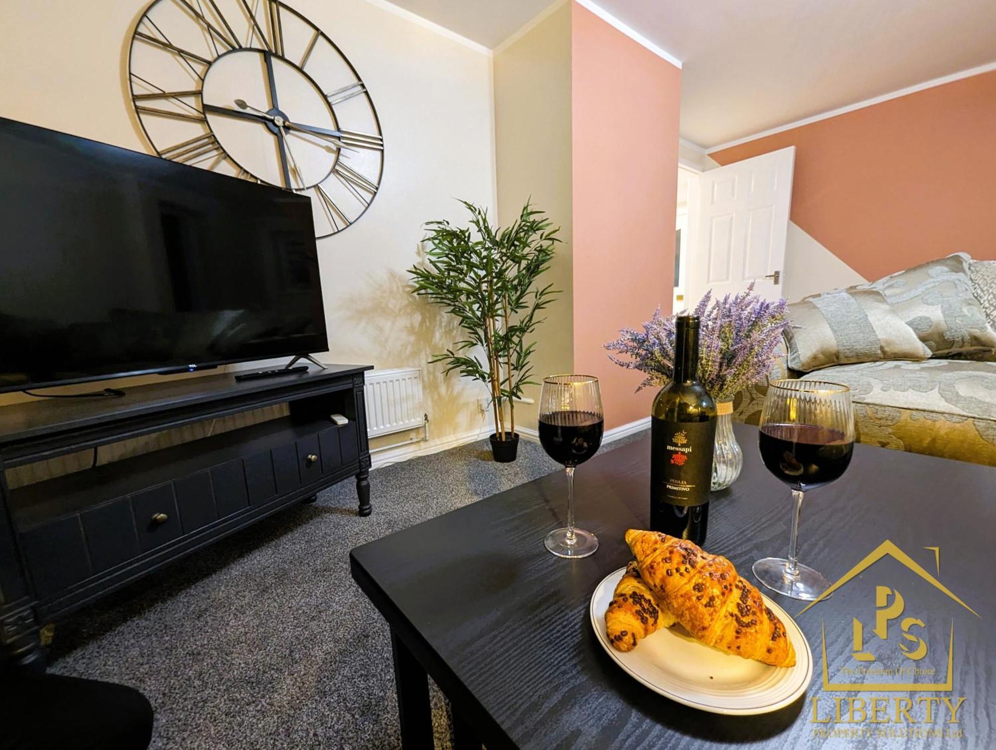 6 Guests * 4 Bedroom * Free Wi-Fi *Хантингдон Экстерьер фото