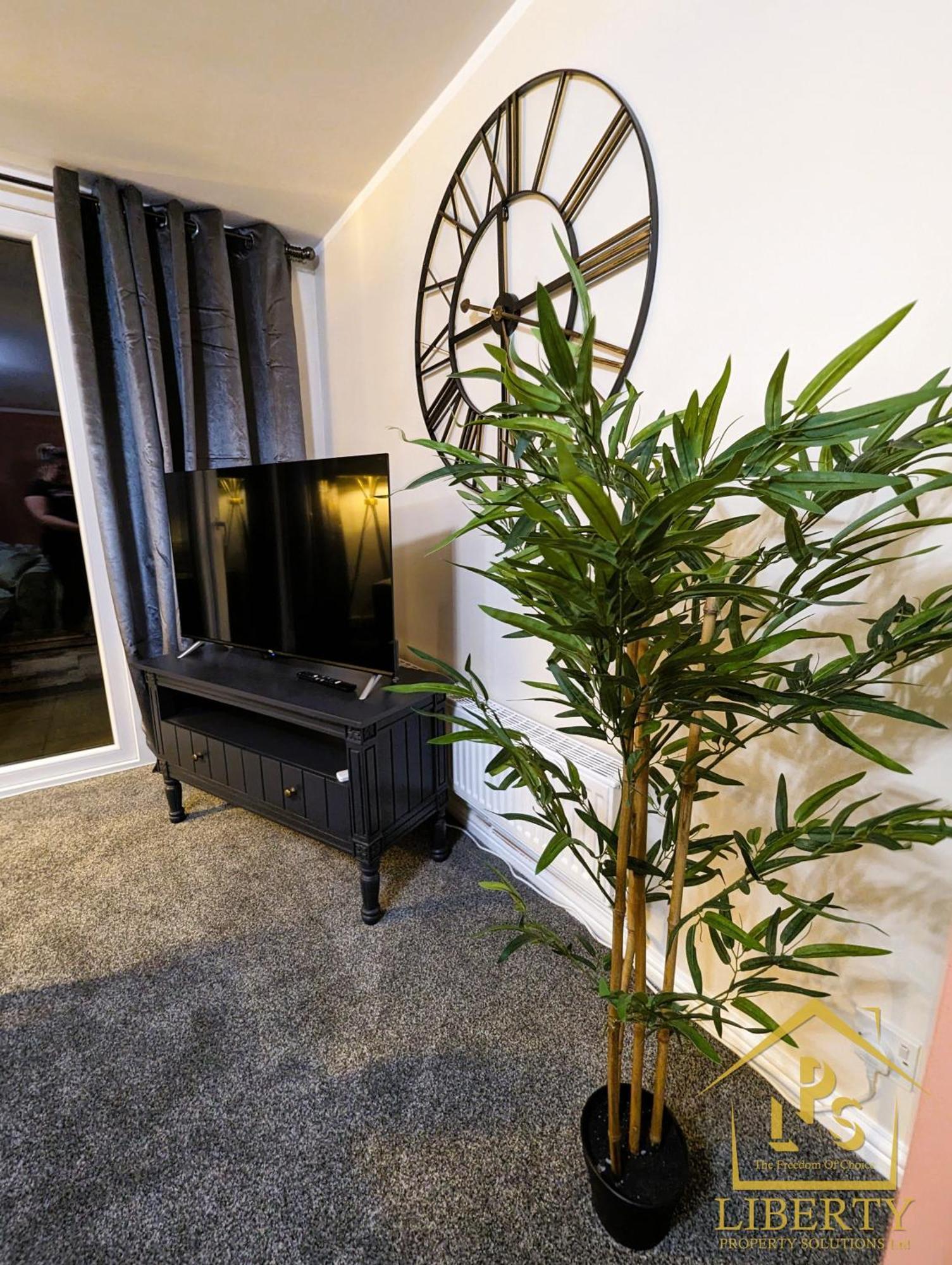 6 Guests * 4 Bedroom * Free Wi-Fi *Хантингдон Экстерьер фото