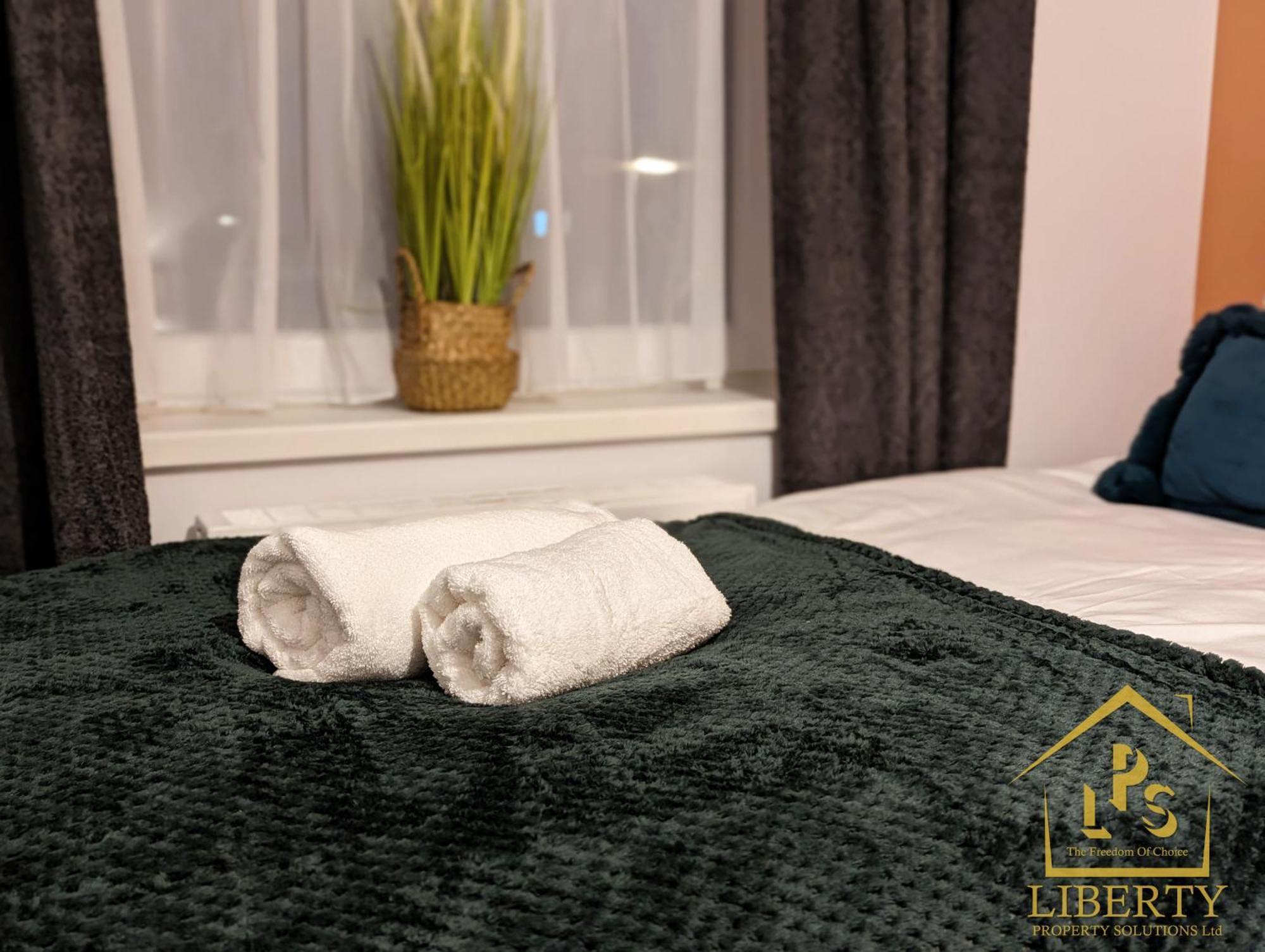 6 Guests * 4 Bedroom * Free Wi-Fi *Хантингдон Экстерьер фото