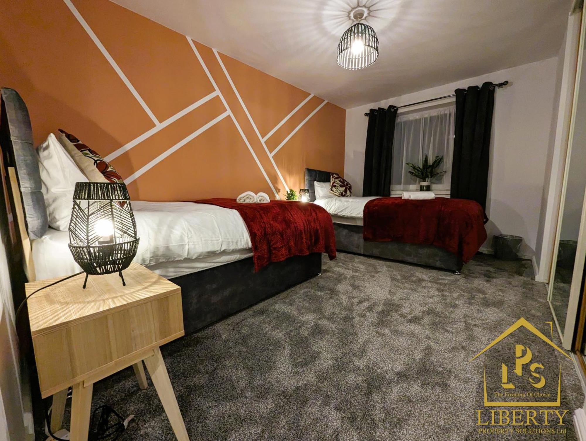 6 Guests * 4 Bedroom * Free Wi-Fi *Хантингдон Экстерьер фото